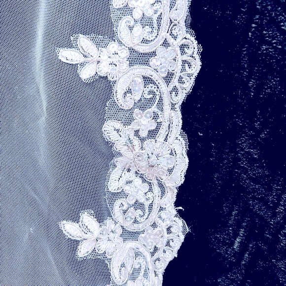 💕White Bridal Wedding Veil with Sequins and Beads. - Picture 4 of 8